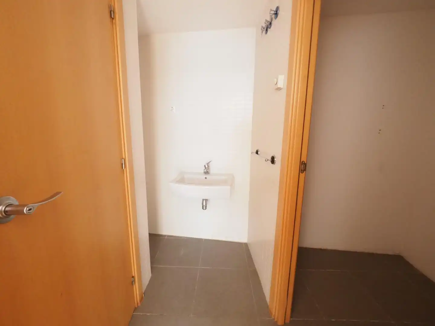 Badezimmer von Maisonette zum Verkauf in Vila-seca mit Parkett