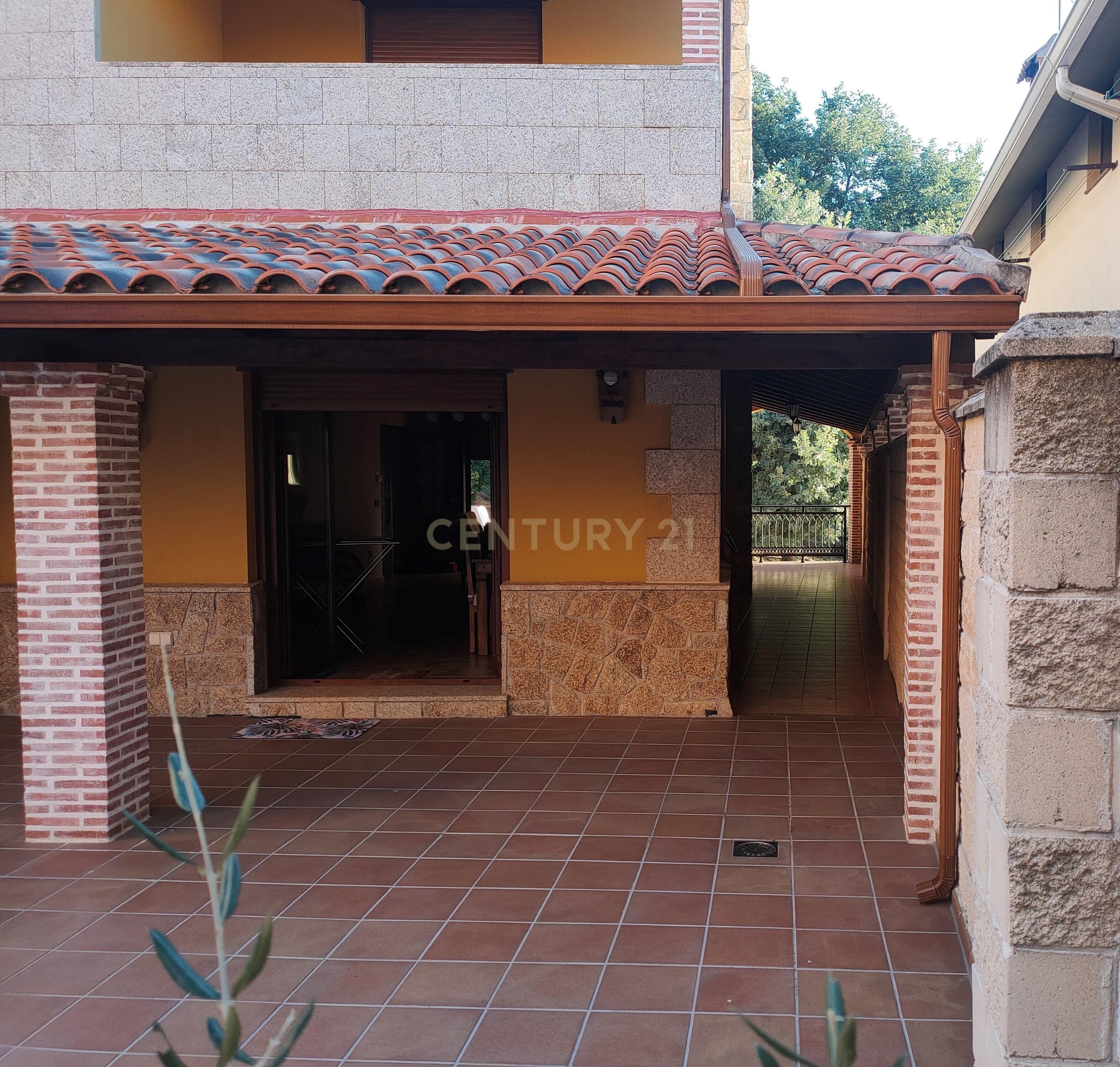 Vista exterior de Casa o chalet en venta en Madrigal de la Vera con Piscina