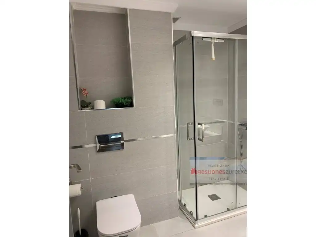 Bathroom of Flat for rent in Bilbao 