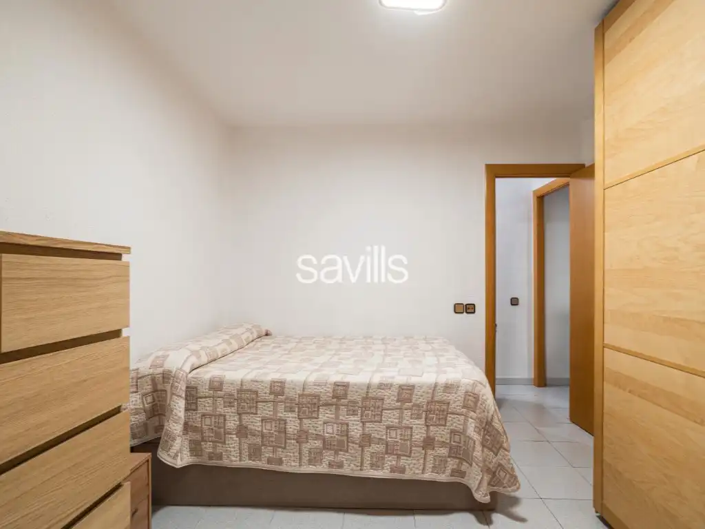 Dormitori de Apartament en venda en L'Hospitalet de Llobregat amb Aire condicionat