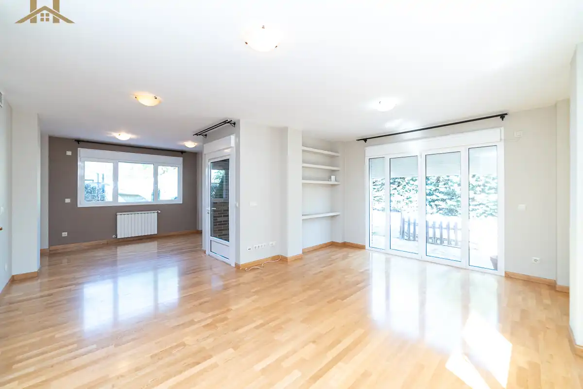 Sala de estar de Casa o chalet en venta en Las Rozas de Madrid con Aire acondicionado, Calefacción y Jardín privado