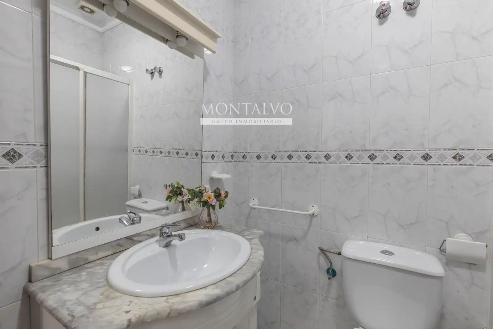 Badezimmer von Wohnung zum Verkauf in Atarfe