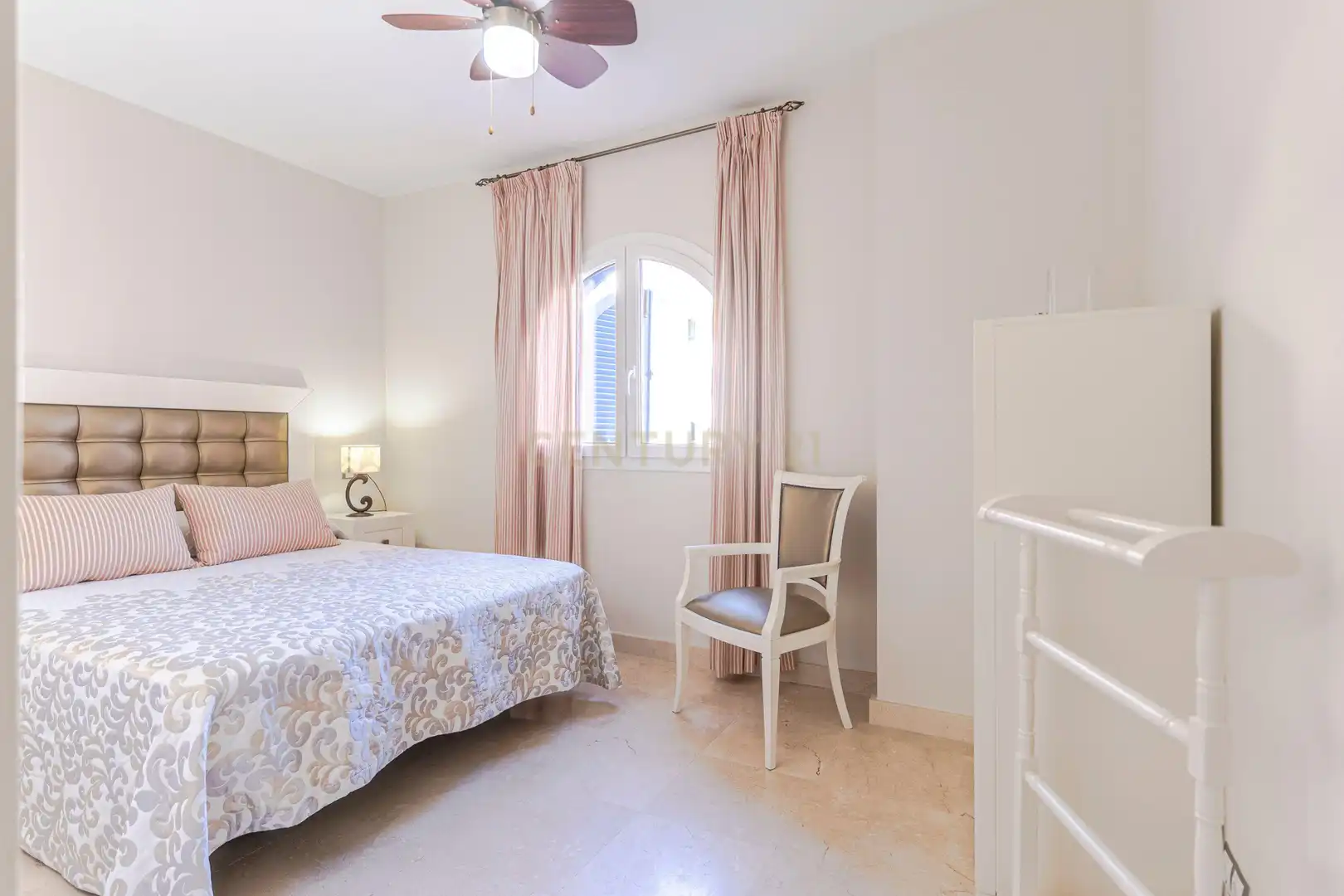 Schlafzimmer von Wohnung zum Verkauf in Manilva mit Privatgarten, Abstellraum und Gemeinschaftspool