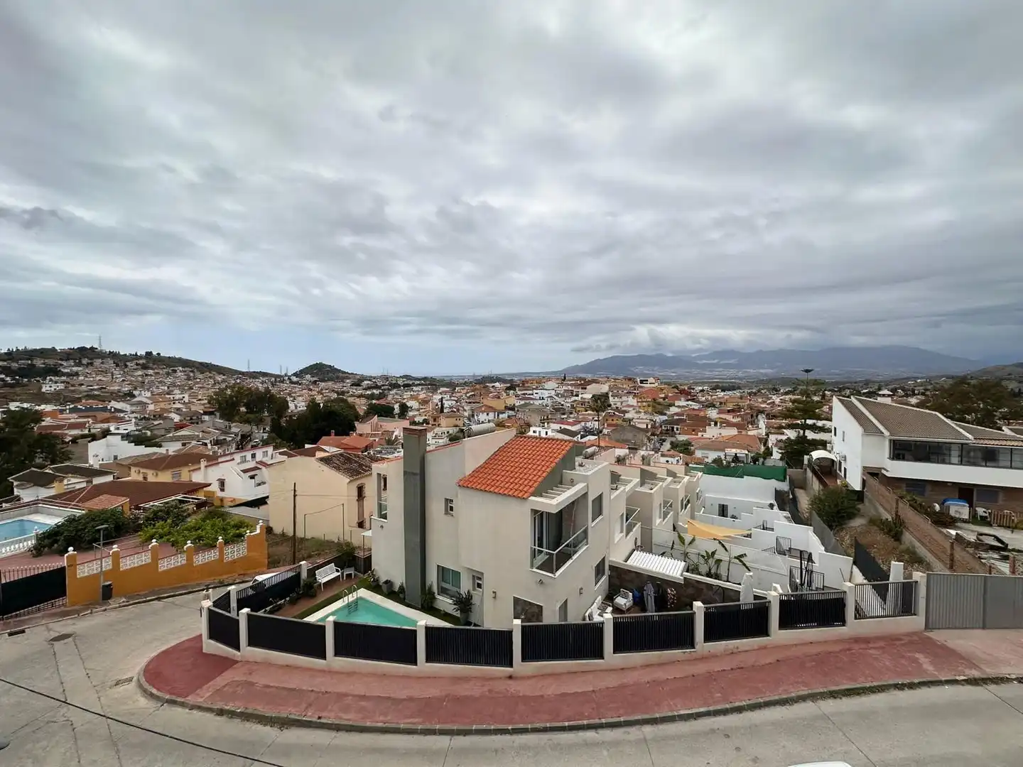 Vista exterior de Casa o xalet en venda en Málaga amb Jardí privat, Terrassa i Piscina