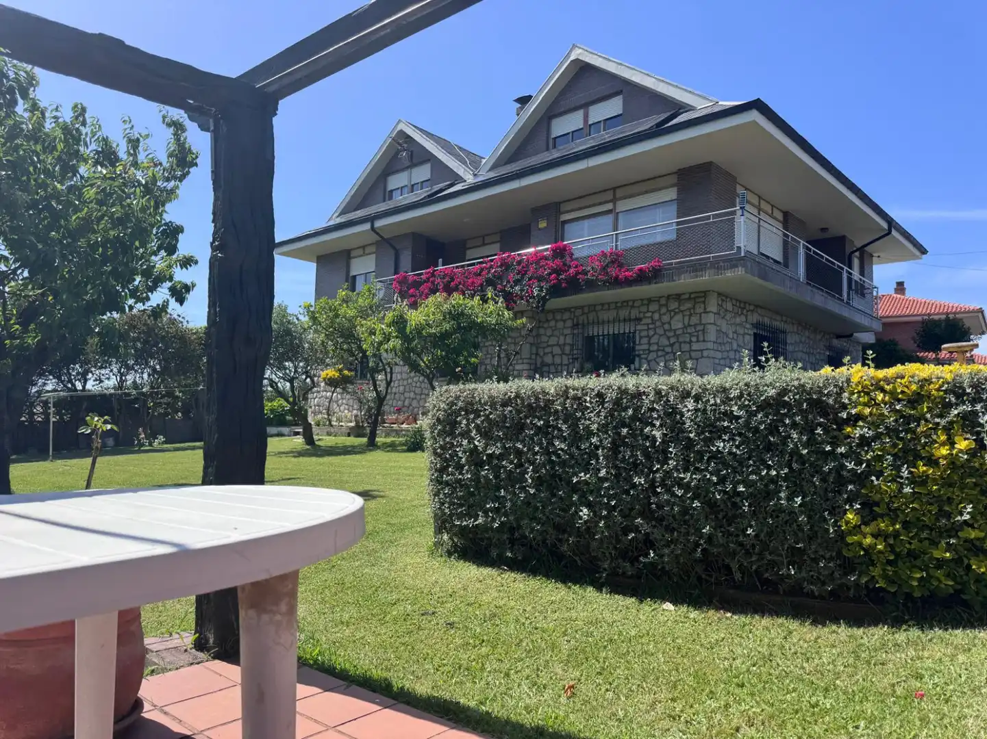 Vista exterior de Casa o chalet en venta en Santander con Calefacción, Jardín privado y Parquet