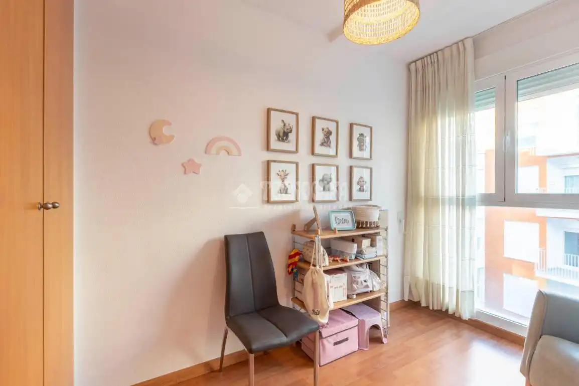 Bedroom of Flat for sale in Valencia