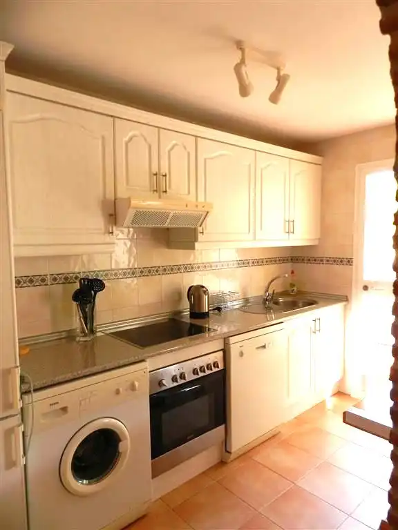 Appartement compact avec terrasse à vendre à Urbanización Los Pinos de Aloha 1, imagen 4
