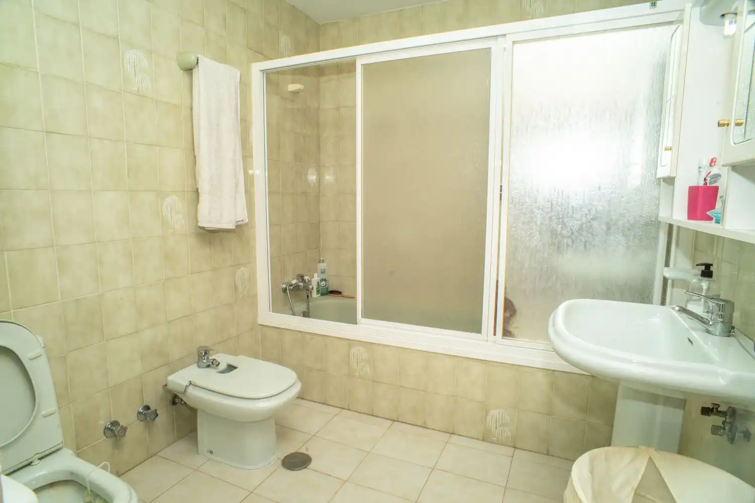 Bany de Casa o xalet en venda en Loja amb Jardí privat, Terrassa i Piscina