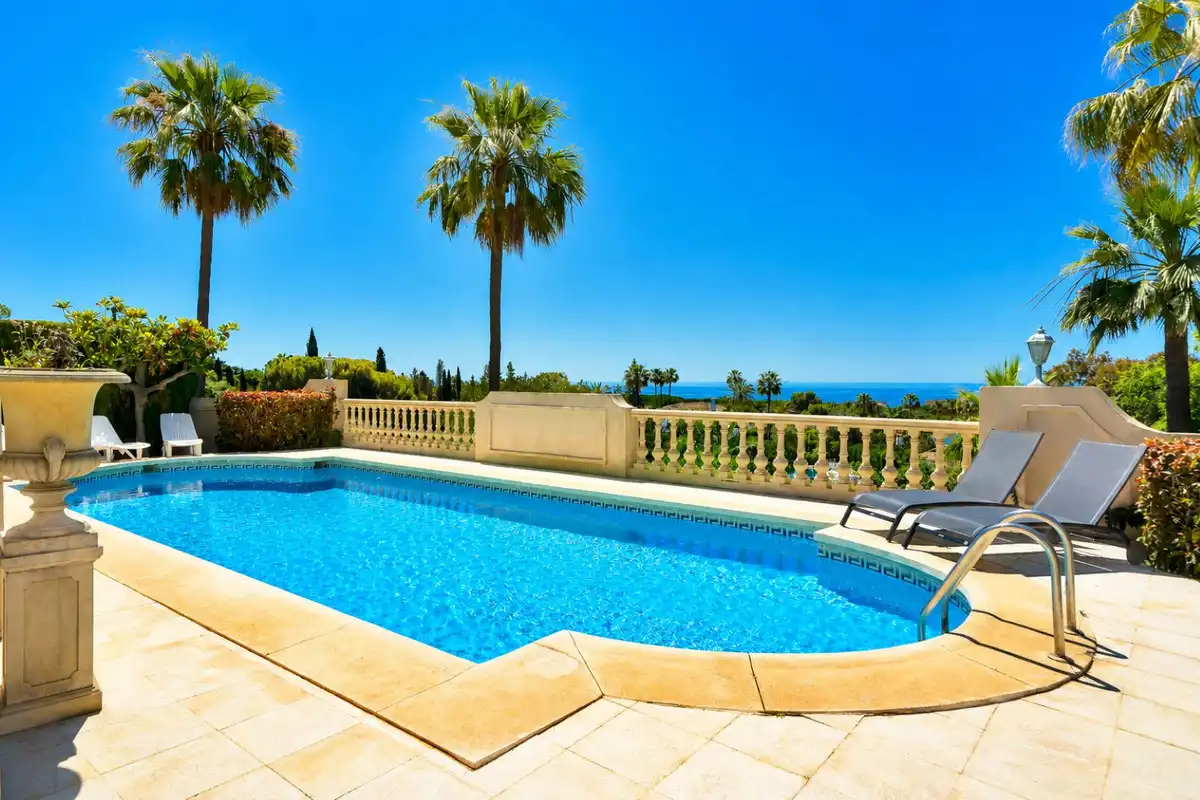 Piscina de Casa o chalet en venta en Marbella con Aire acondicionado, Calefacción y Jardín privado
