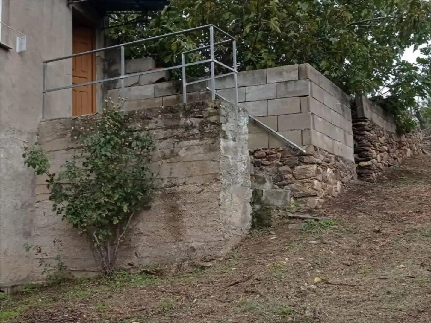 Vista exterior de Casa adosada en venda en Petín amb Moblat