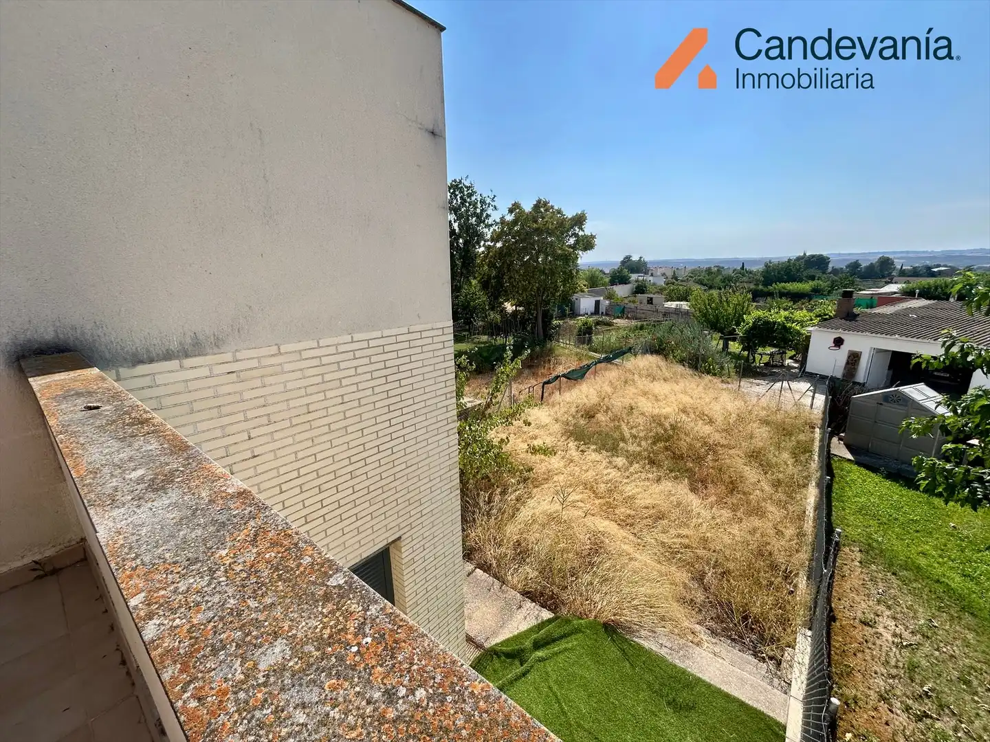 Vista exterior de Casa adosada en venda en San Mateo de Gállego amb Aire condicionat, Calefacció i Jardí privat