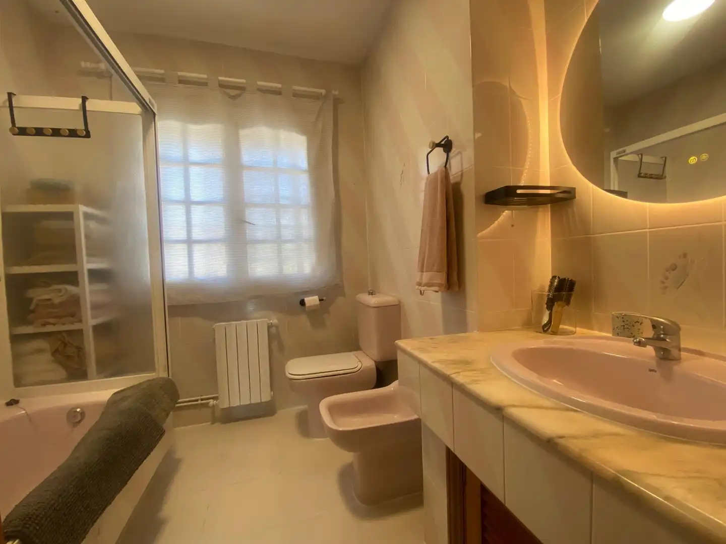 Baño de Casa o chalet en venta en Vilagarcía de Arousa con Calefacción, Jardín privado y Parquet