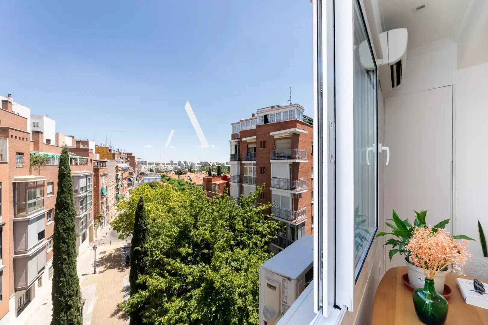 Terrassa de Pis en venda en Madrid amb Aire condicionat, Calefacció i Moblat
