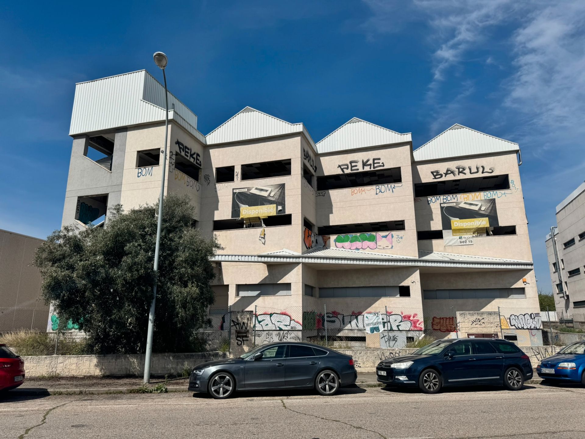Vista exterior de Edifici en venda en Getafe