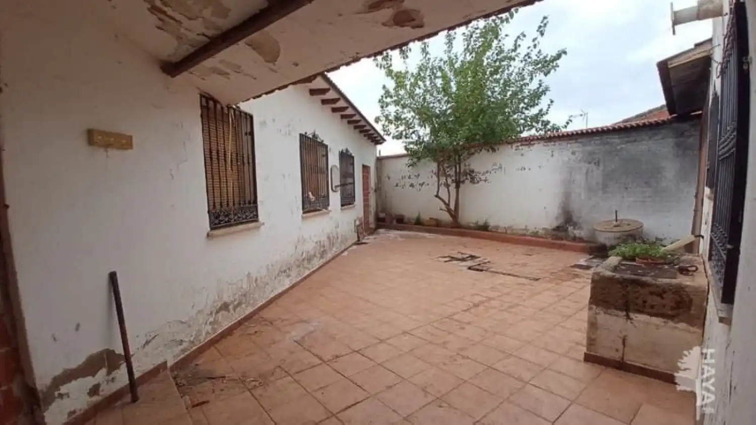 Vista exterior de Casa adosada en venta en El Robledo   con Calefacción, Jardín privado y Terraza