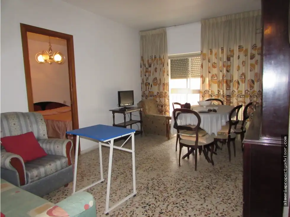 Sala d'estar de Pis en venda en Almería amb Moblat