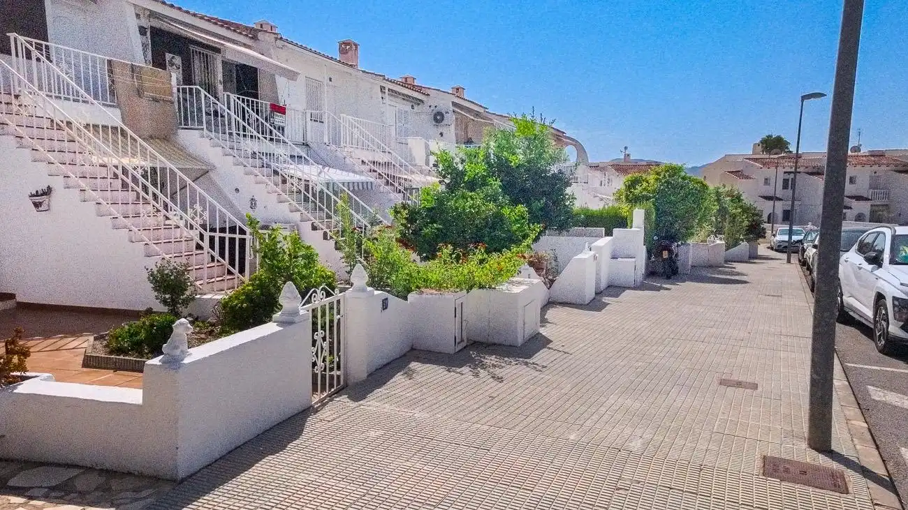 Vista exterior de Apartamento en venta en La Nucia con Aire acondicionado, Balcón y Piscina comunitaria
