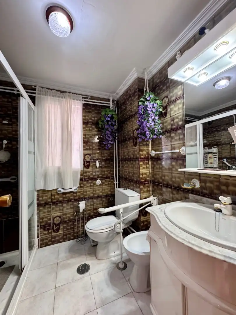 Baño de Piso en venta en Cáceres con Aire acondicionado, Terraza y Amueblado