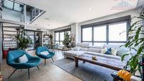 Sala d'estar de Àtic de lloguer en  Madrid Capital amb Aire condicionat, Calefacció i Parquet