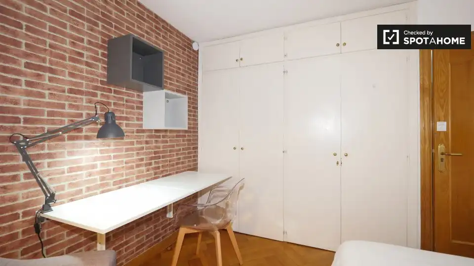 Room in Sant Pere, Sta. Caterina i la Ribera