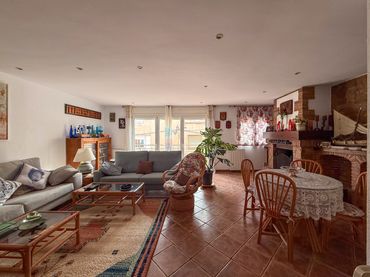 House with balcony for sale in Carrer de Cabanyes