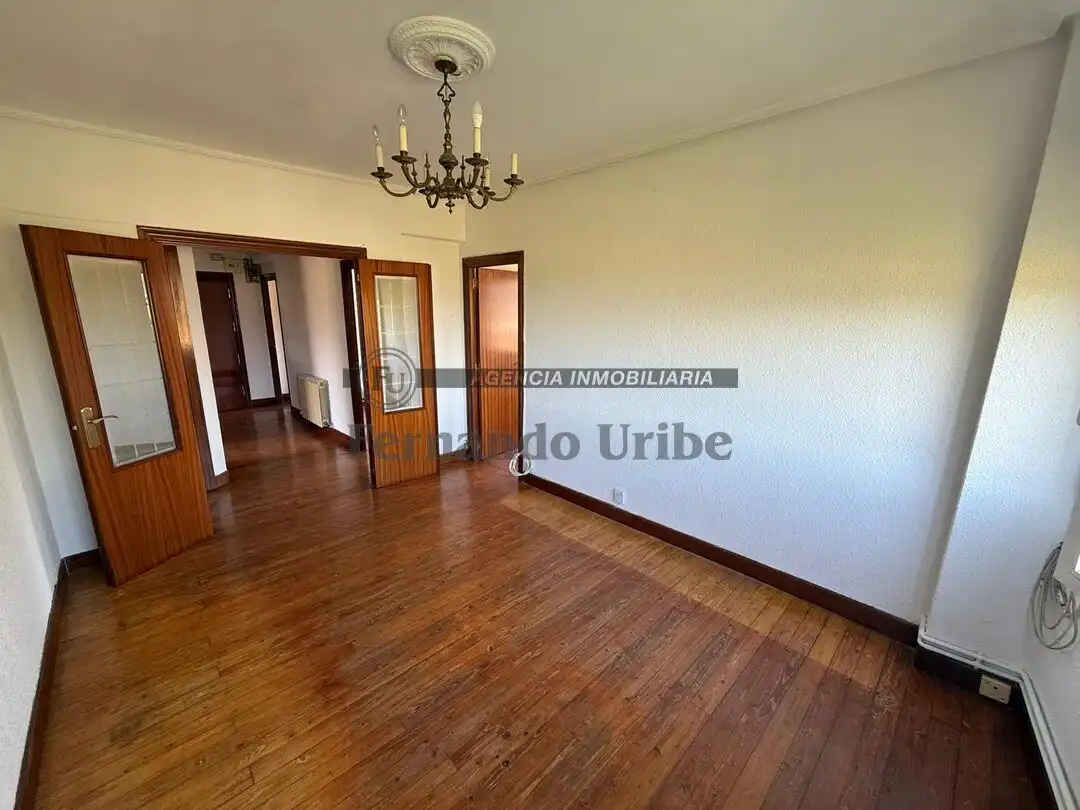 Außenansicht von Wohnung zum Verkauf in Iurreta mit Privatgarten, Abstellraum und Balkon