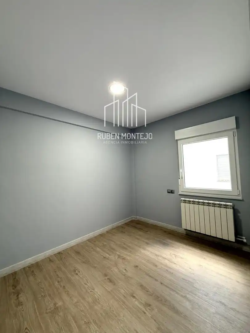 Bedroom of Flat for rent in Salamanca  with Heating, Parquet flooring and Terrace