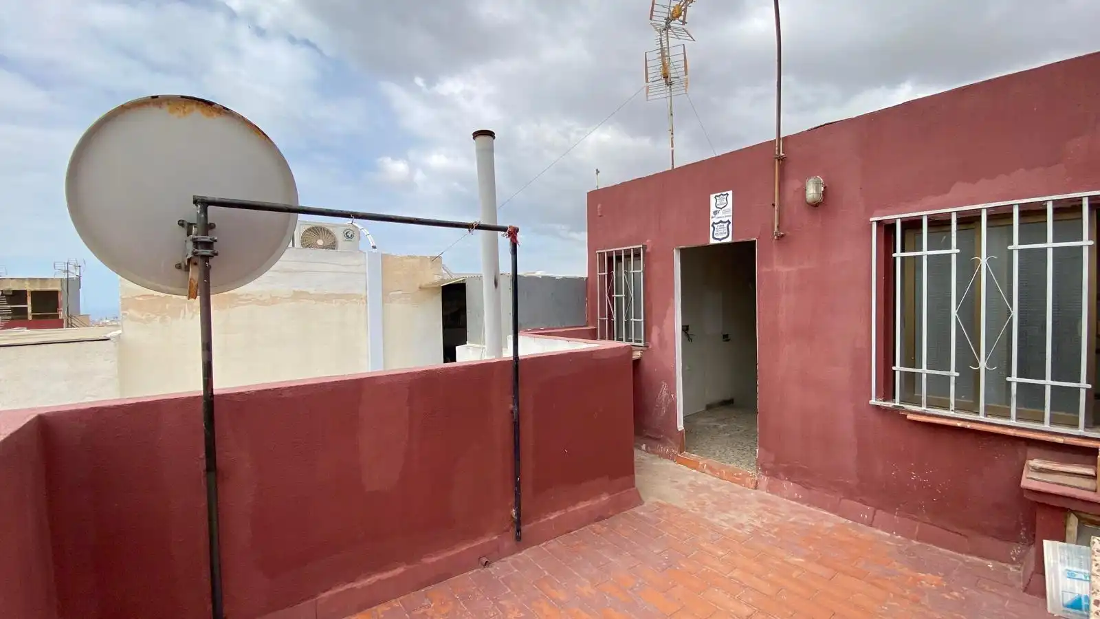 Vista exterior de Casa o chalet en venta en Almería con Terraza
