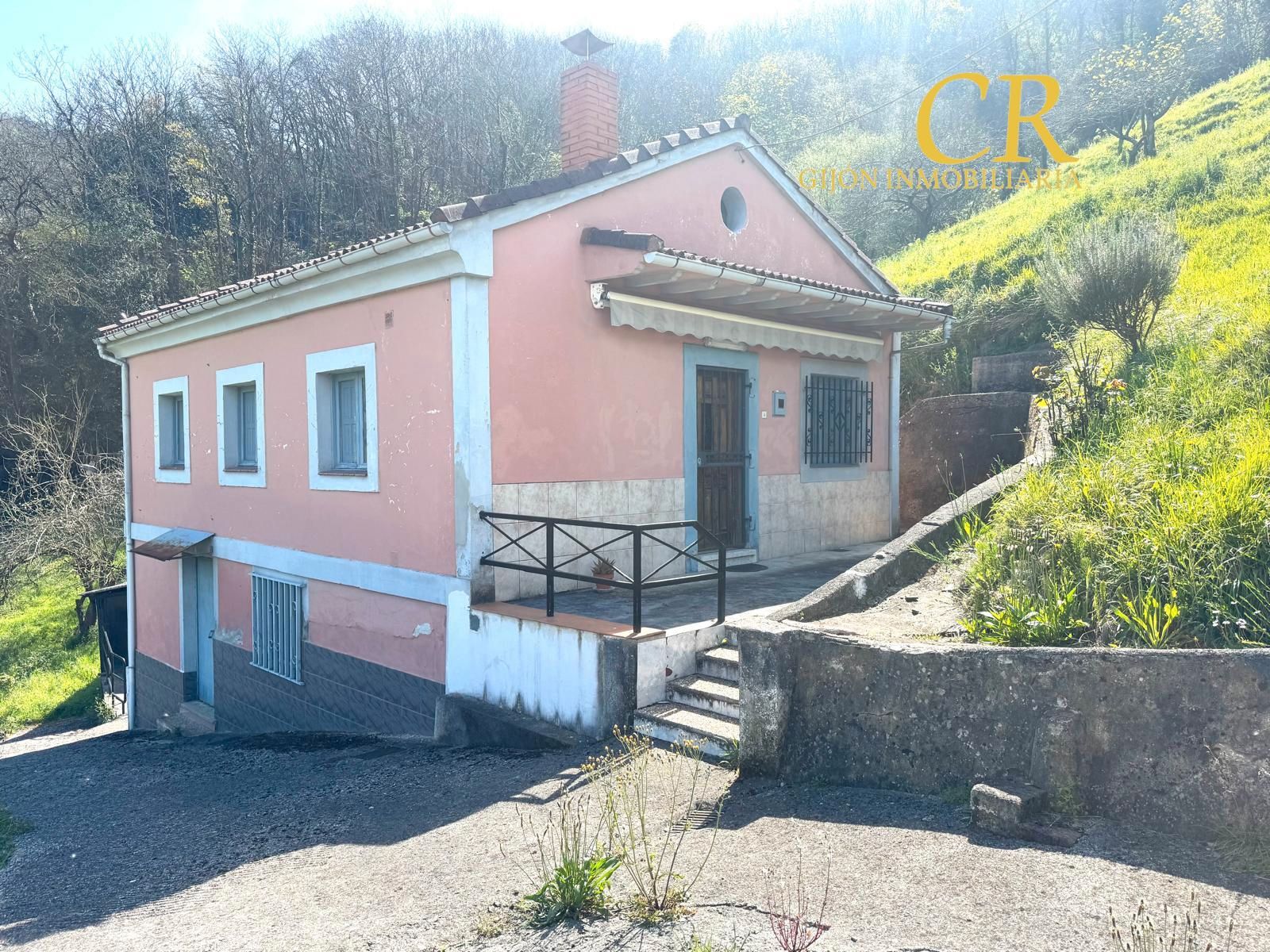 Exterior view of House or chalet for sale in Oviedo   with Terrace, Storage room and Furnished