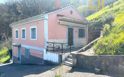 Vista exterior de Casa o xalet en venda en Oviedo  amb Terrassa, Traster i Moblat