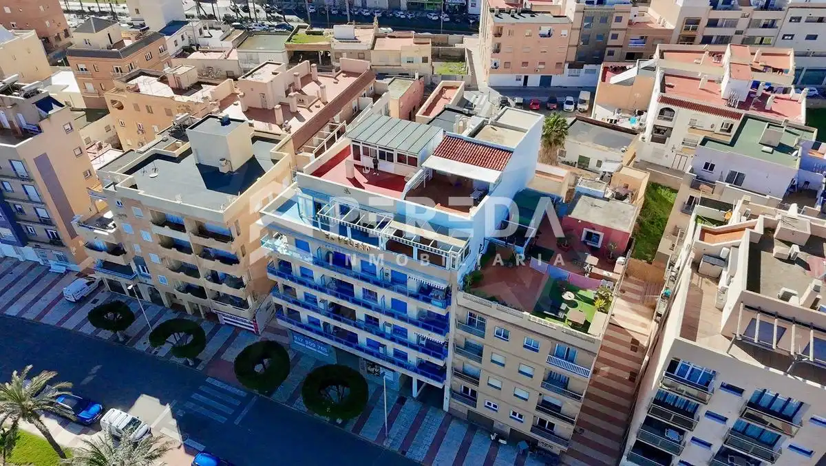 Vista exterior de Ático en venta en Roquetas de Mar con Terraza