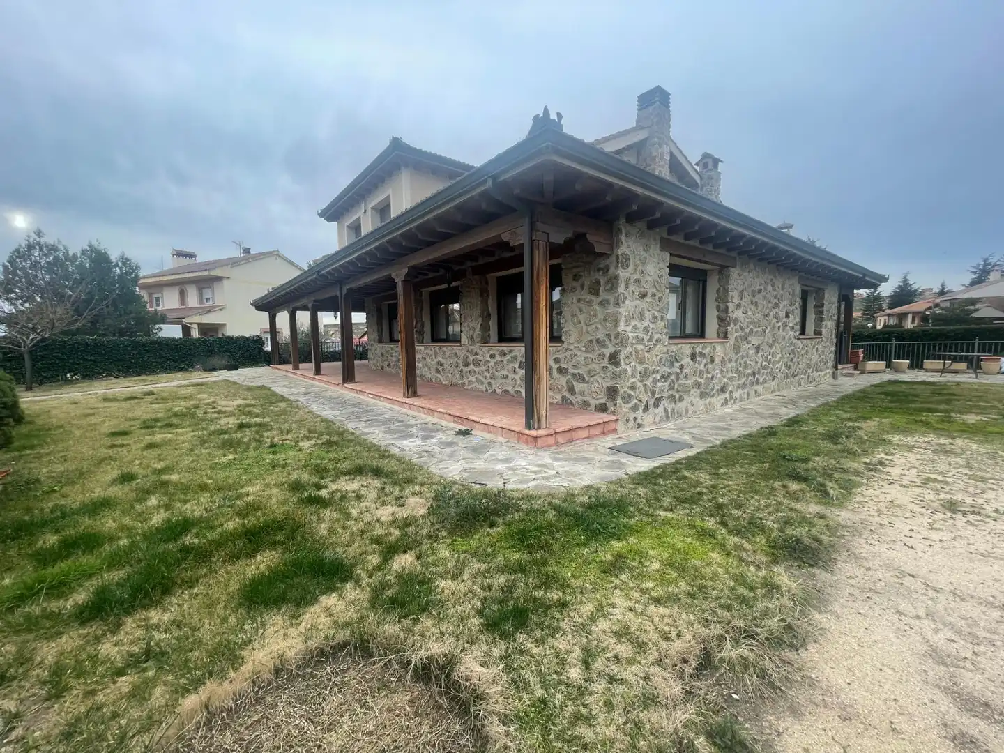 Vista exterior de Casa o chalet en venta en La Lastrilla  con Jardín privado, Terraza y Trastero