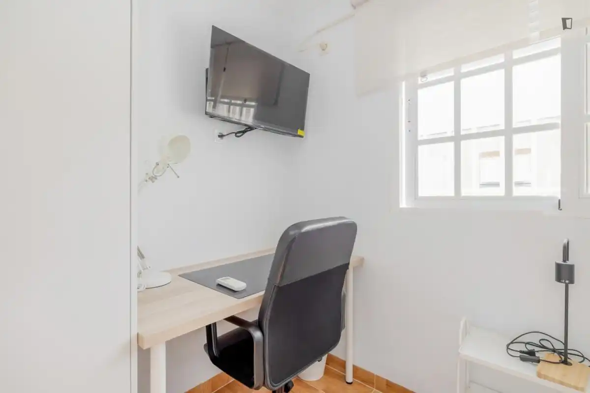 Dormitori de Apartament per a compartir en Jerez de la Frontera amb Moblat, Rentadora i Microones