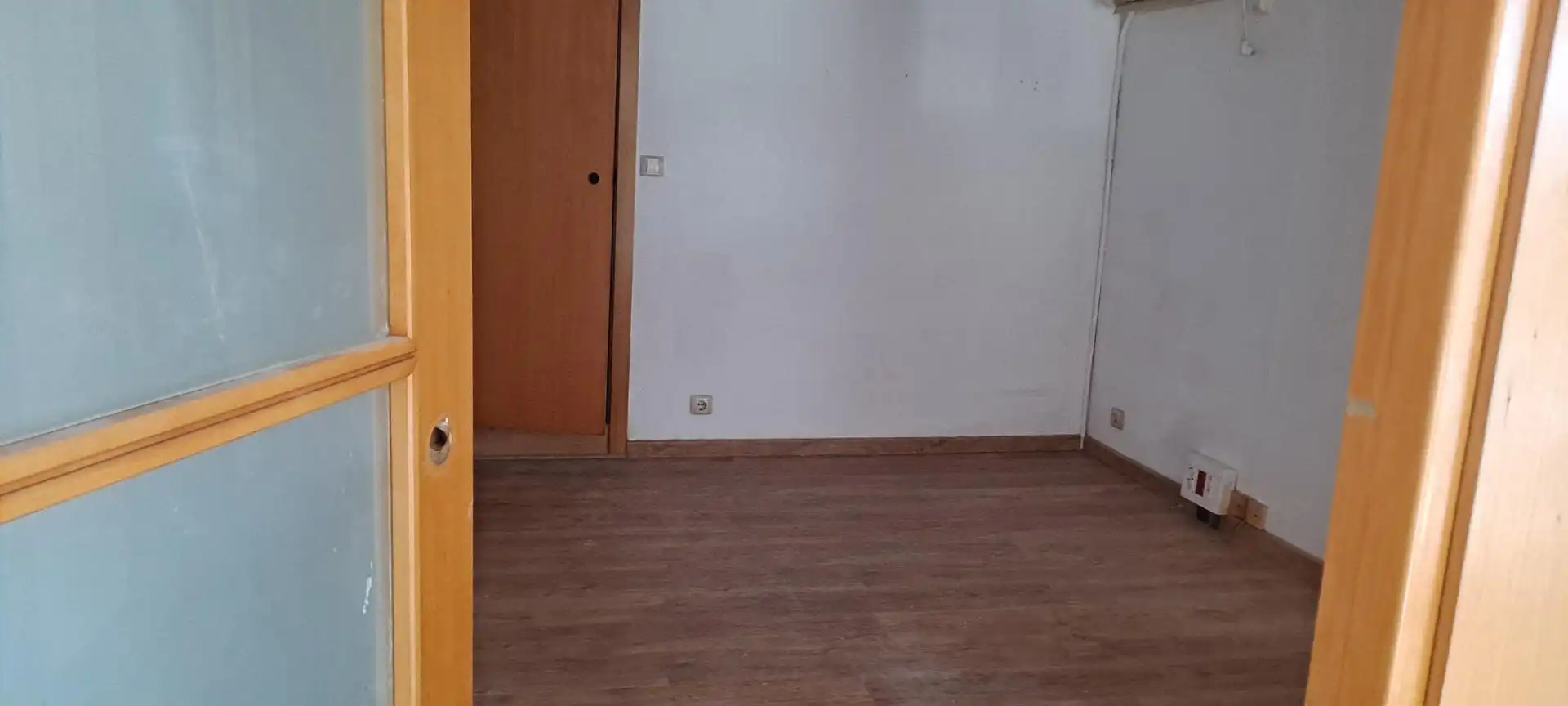 Schlafzimmer von Fabrikhallen zur Miete in Dosrius