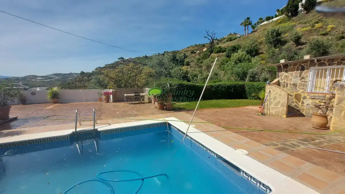 Piscina de Finca rústica de lloguer en Algarrobo amb Terrassa, Traster i Moblat