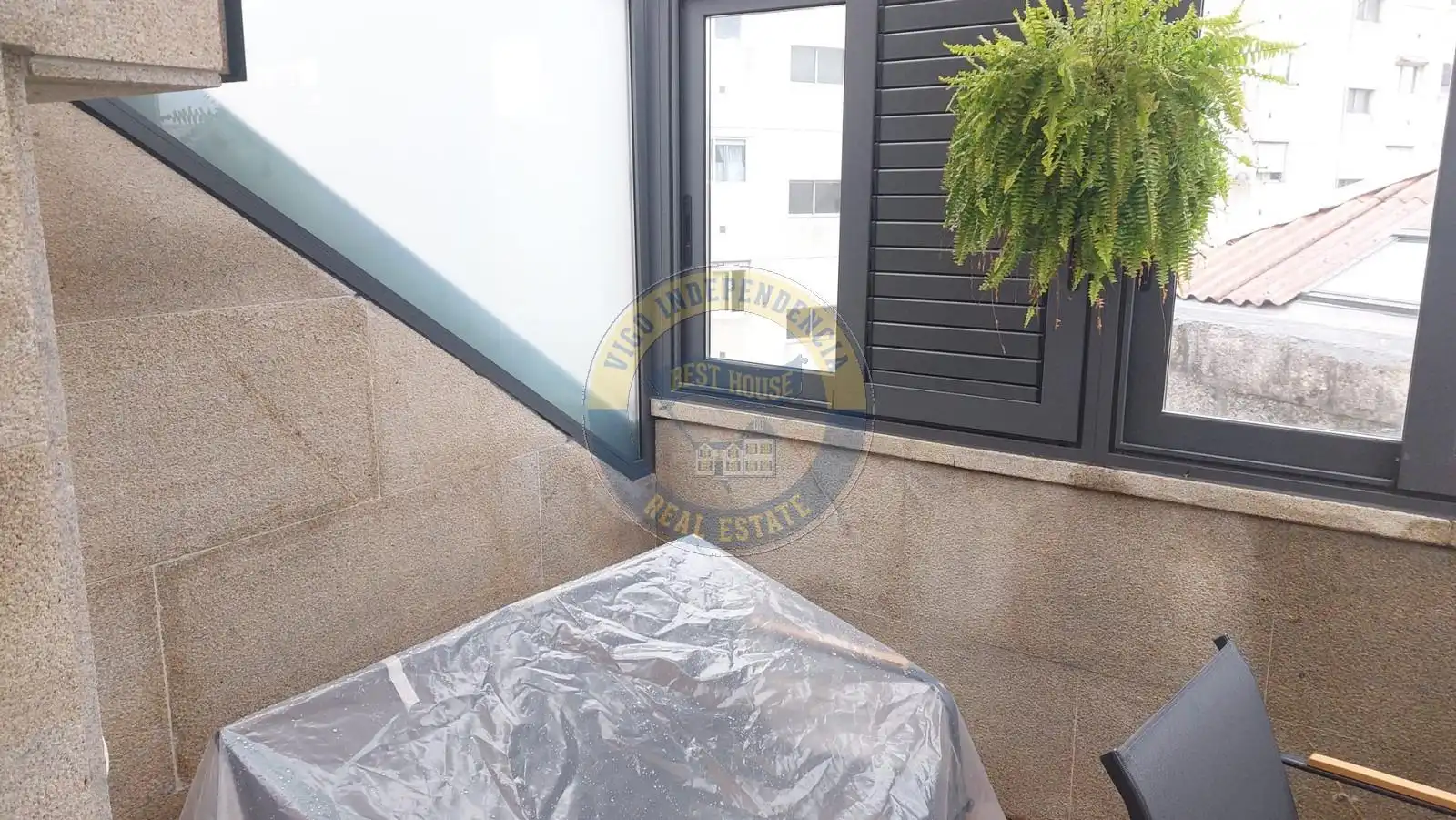 Terraza de Ático en venta en Vigo  con Calefacción, Parquet y Terraza