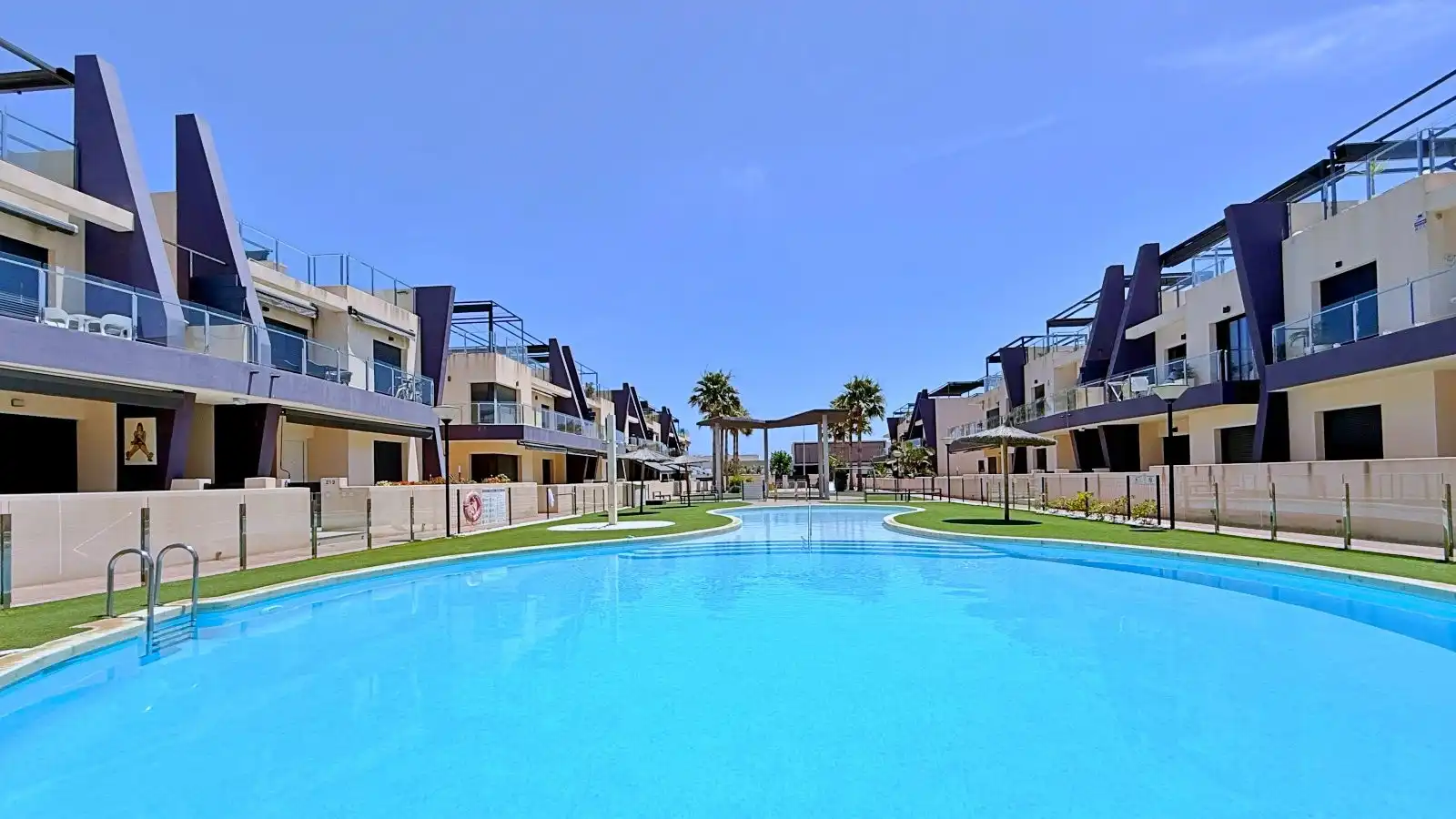 Piscina de Ático en venta en Pilar de la Horadada con Amueblado