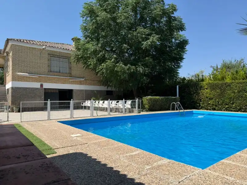 Piscina de Finca rústica en venta en Lucena