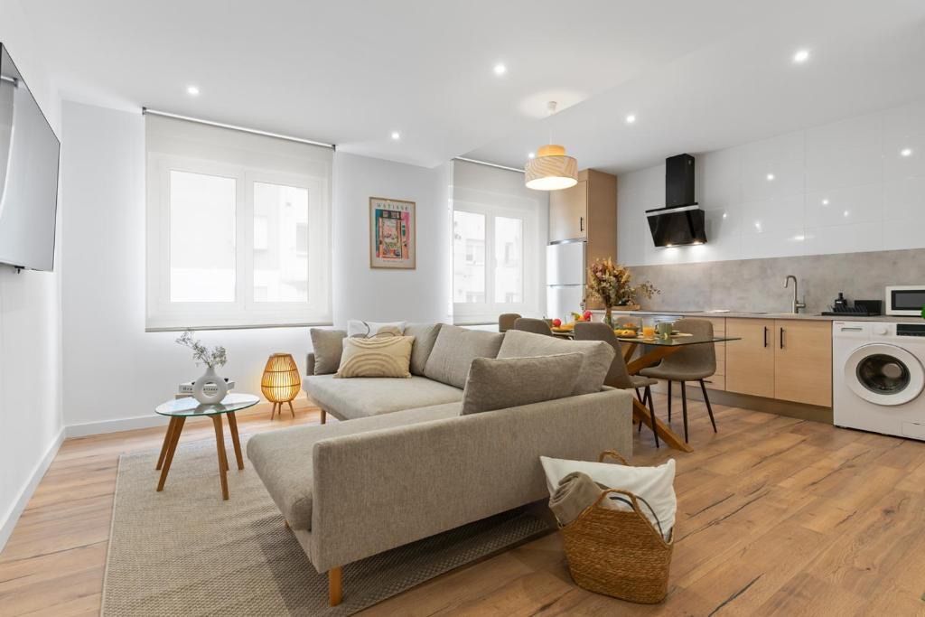Living room of Flat to rent in Gijón   with Heating and Furnished