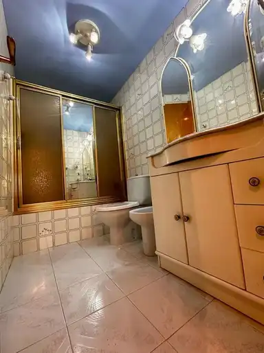 Badezimmer von Wohnung zum Verkauf in Navaleno mit Heizung, Parkett und Möbliert