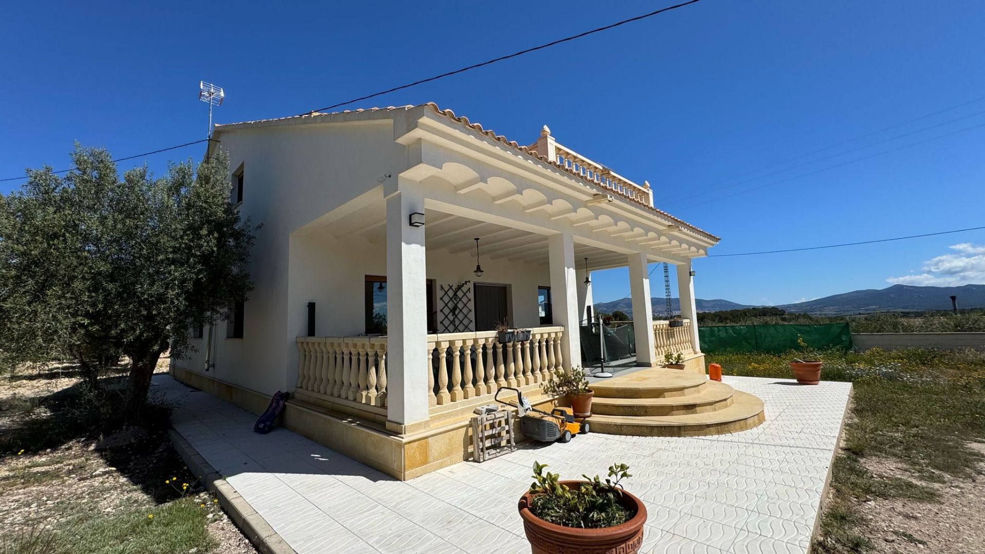 Vista exterior de Finca rústica en venda en Castalla amb Calefacció, Jardí privat i Terrassa