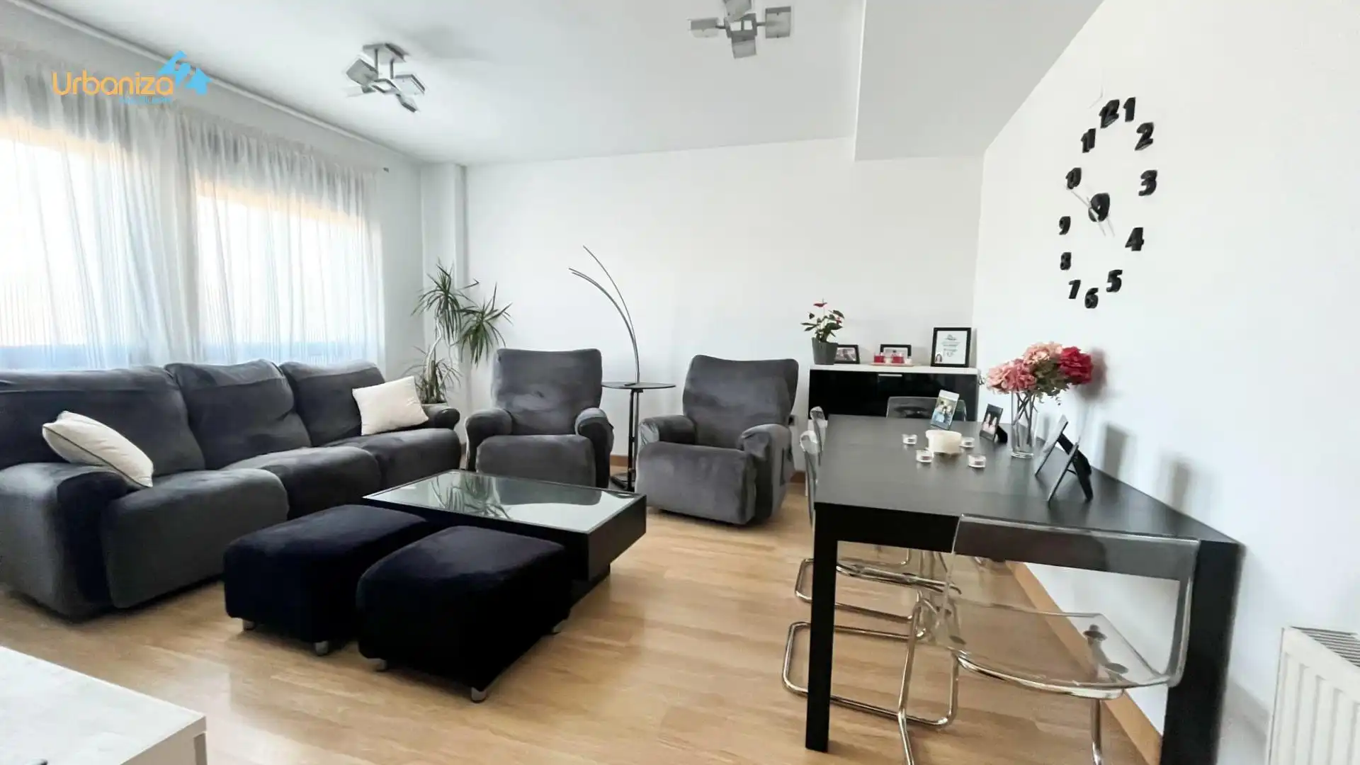 Wohnzimmer von Einfamilien-Reihenhaus zum Verkauf in Cáceres Capital mit Heizung, Terrasse und Abstellraum