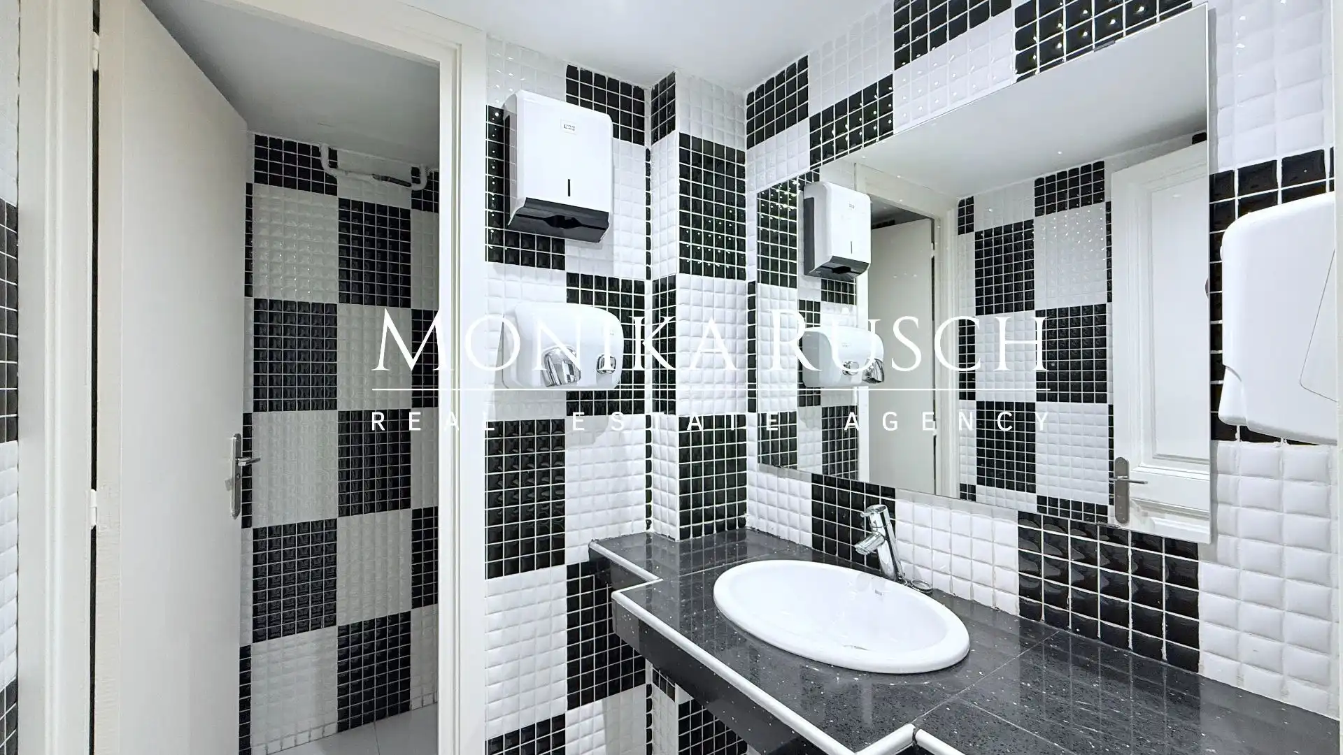 Baño de Oficina de alquiler en Barcelona con Aire acondicionado y Calefacción