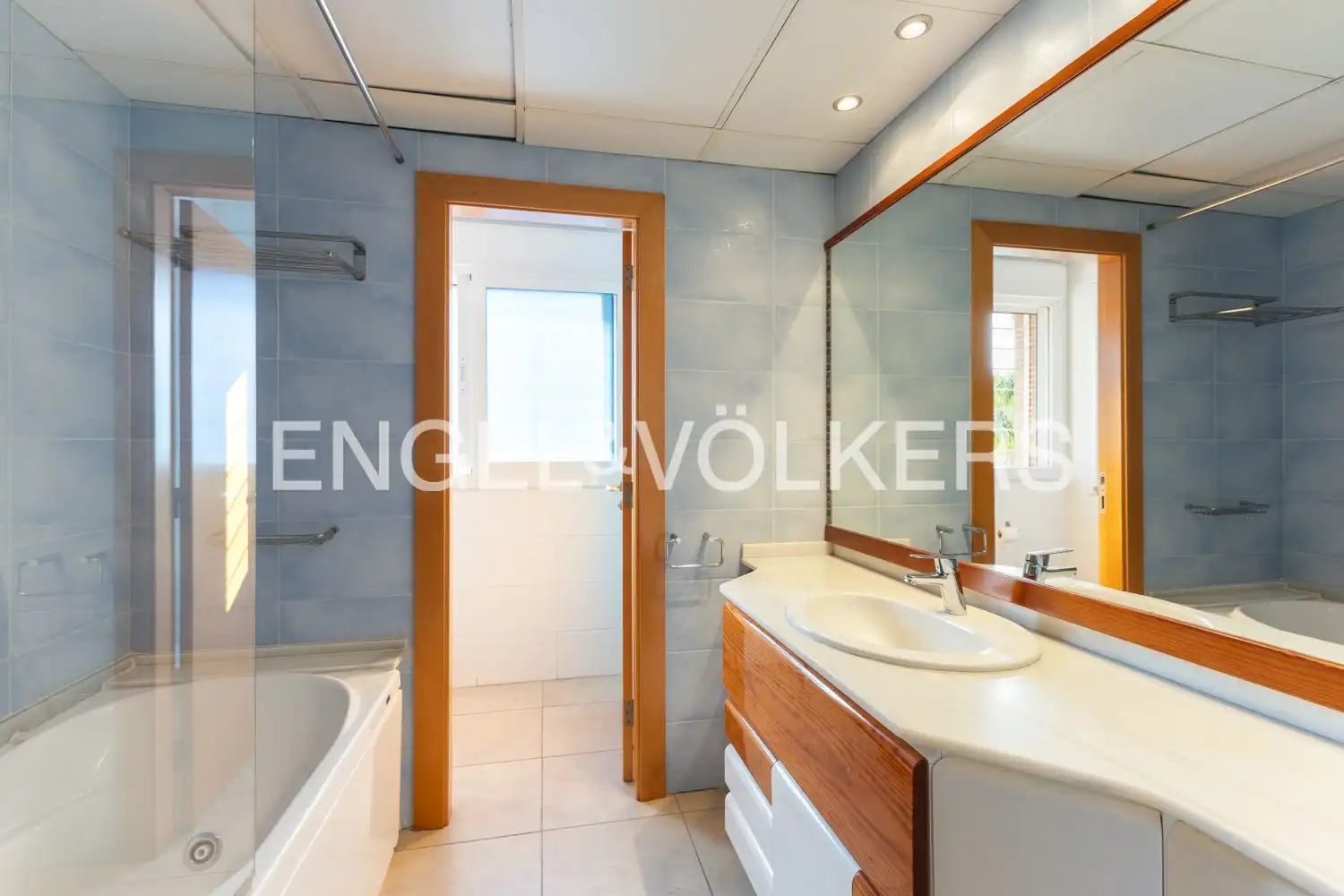 Bathroom of Detached homes for rent in Castellón de la Plana / Castelló de la Plana  with Air Conditioner, Heating and Private garden