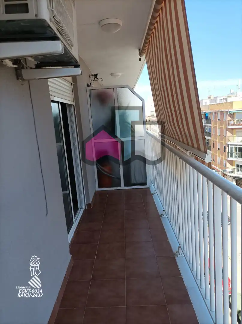 Piso con terraza en venta en Carrer de la Bega 44