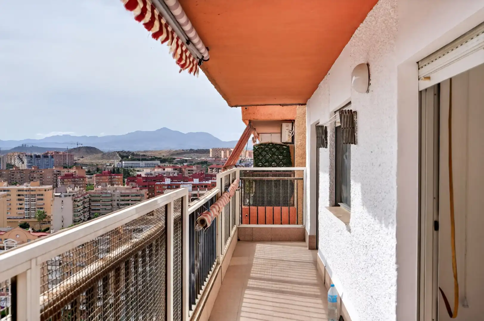 Terraza de Piso en venta en Alicante / Alacant con Terraza y Piscina