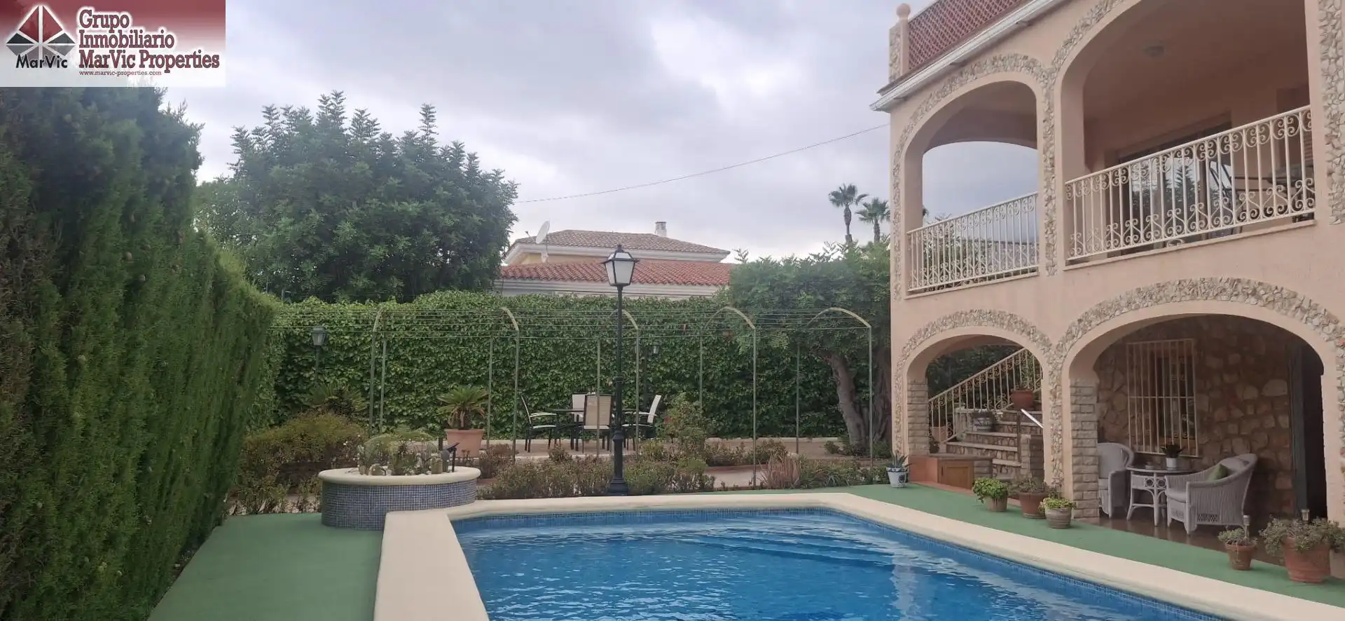 Piscina de Casa o xalet en venda en Benidorm amb Aire condicionat, Jardí privat i Terrassa