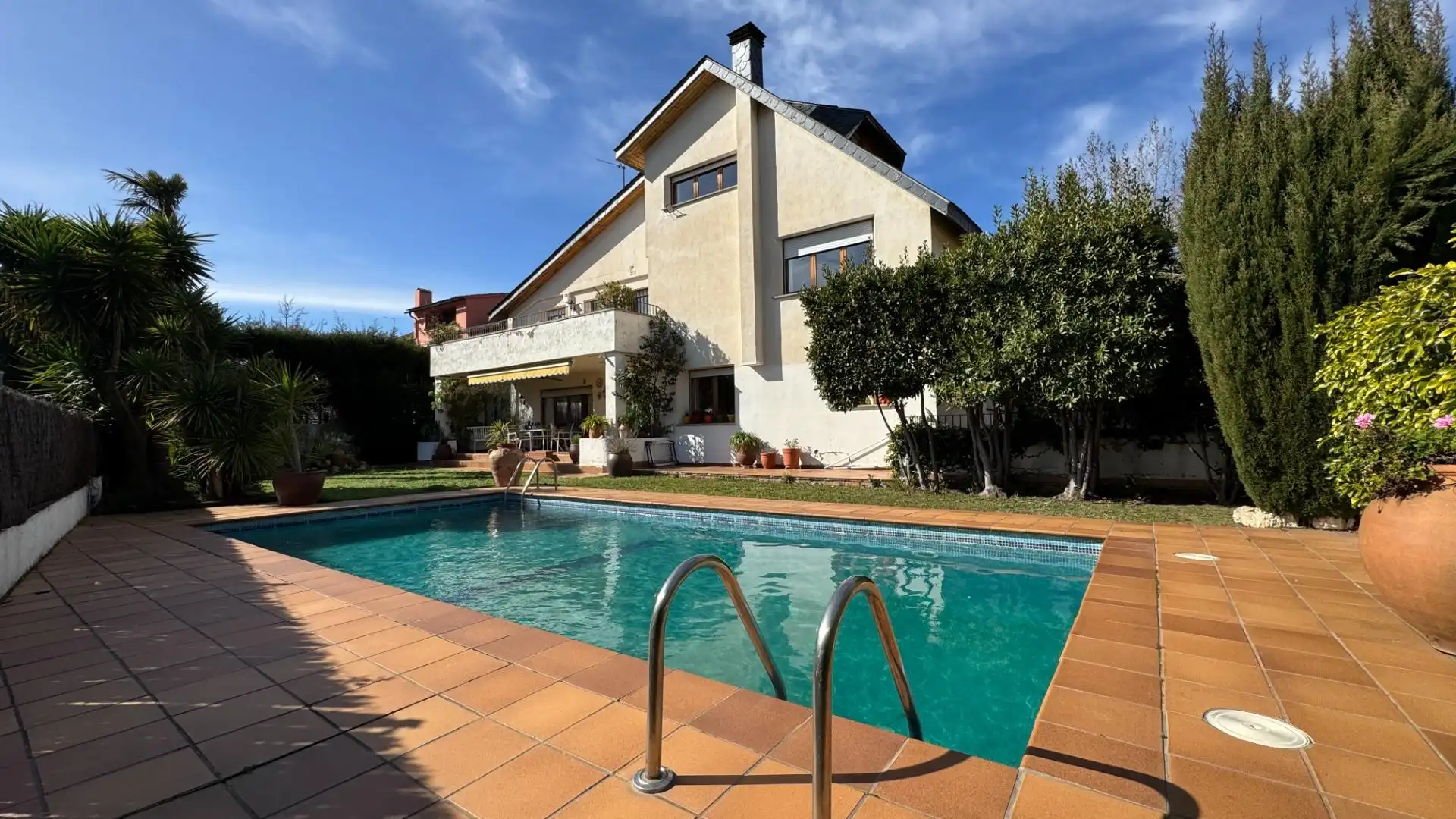 Exterior view of Houses for sale in Sant Cugat del Vallès  with Heating, Private garden and Parquet flooring