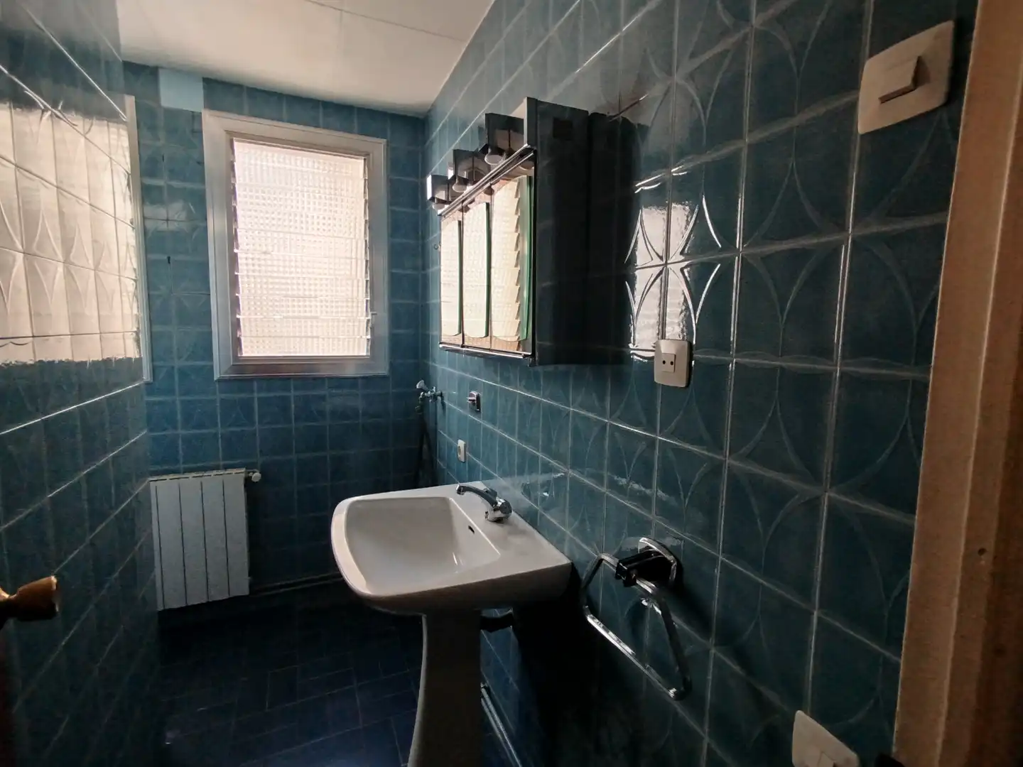 Bathroom of Flat for sale in Barcelona  with Air Conditioner, Heating and Balcony