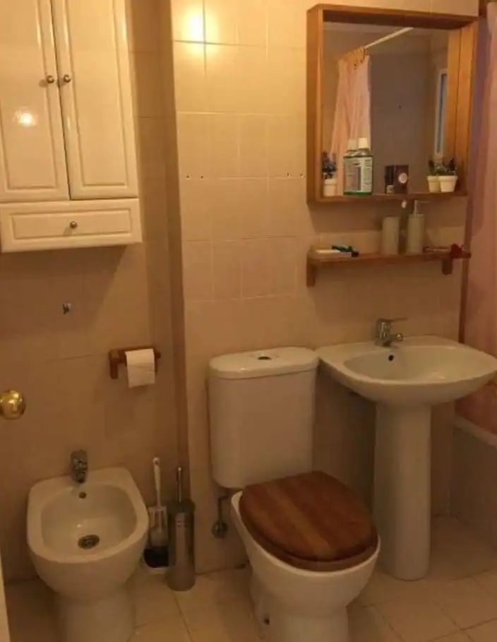 Bathroom of Flat for rent in Santiago de Compostela   with Furnished